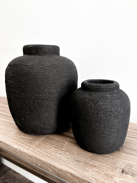 Peaky Vase in Black - L